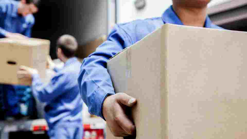 loading removal lorry